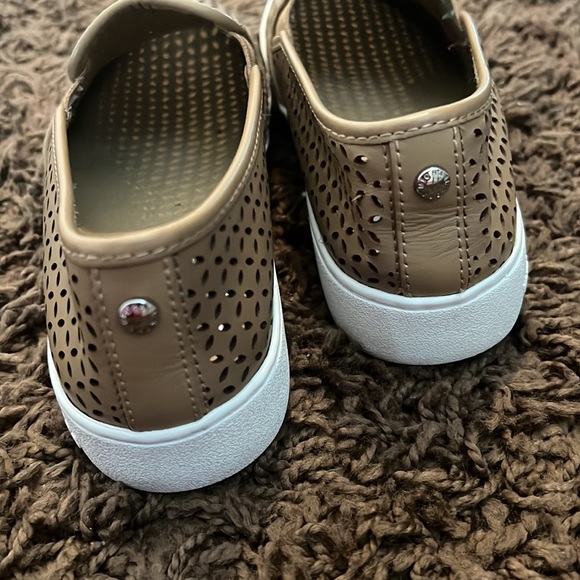 Micheal KORS Cut Out Mesh Tan Slip On Shoes Womens Size 8 - Picture 4 of 5